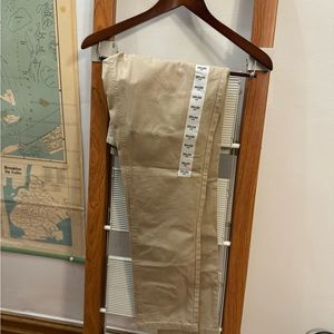 Old Navy Chinos/Khakis 30x30 men's NWT